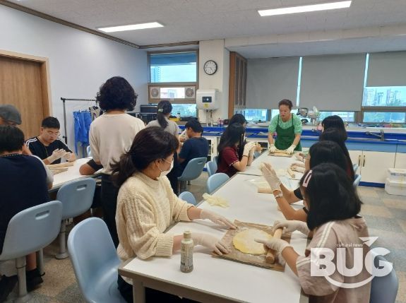 사천시립도서관, 청소년과 함께하는 ‘맛·멋·미 책여행’ 호응 속 운영 “도서관이 열어준 사천 여행길…알고 보니 더 멋져!”