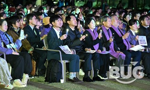 오세훈 서울시장이 25일(토) 저녁 서울광장에서 열린 ‘10.29 이태원 참사 3주기 시민추모대회’에 참석했다.