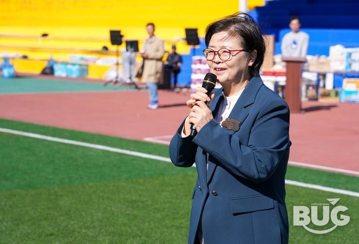 10월 15일 열린 환경공무관 ‘한마음 체육대회’에서 이순희 강북구청장이 인사말씀을 하고 있다.