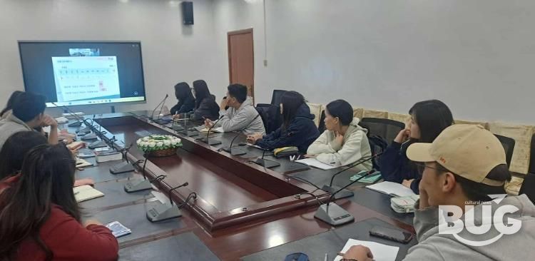 헙스걸 현지 학생들이 온라인 한국어 교육을 수강 중이다