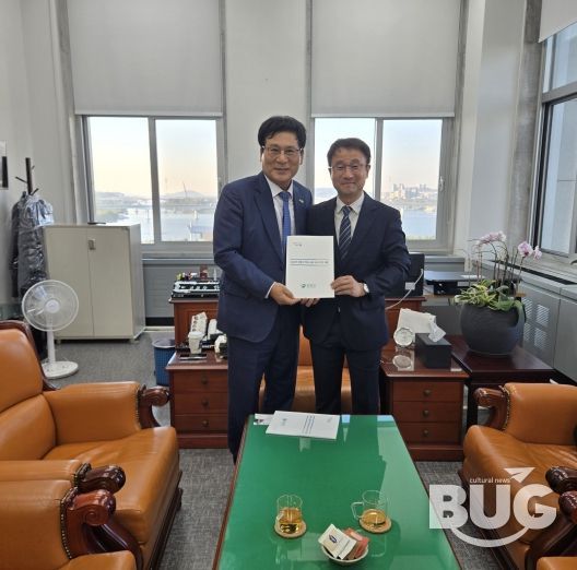 이상익 함평군수, 조계원 의원 기념촬영 모습