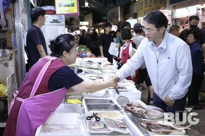 한가위 맞이 전통시장에 방문한 이동환 고양특례시장