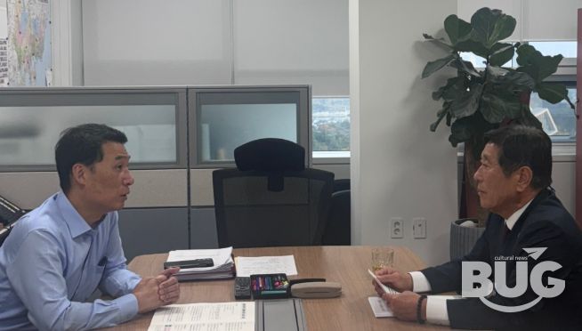 행정안전부 하종목 지방재정국장과 업무협의를 추진하고 있는 조상래 곡성군수