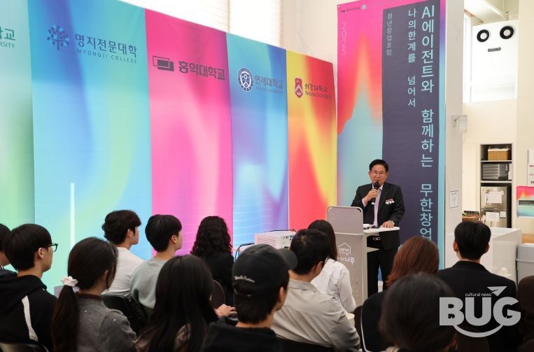 박강수 마포구청장이 청년들에게 응원의 말을 전하고 있다.