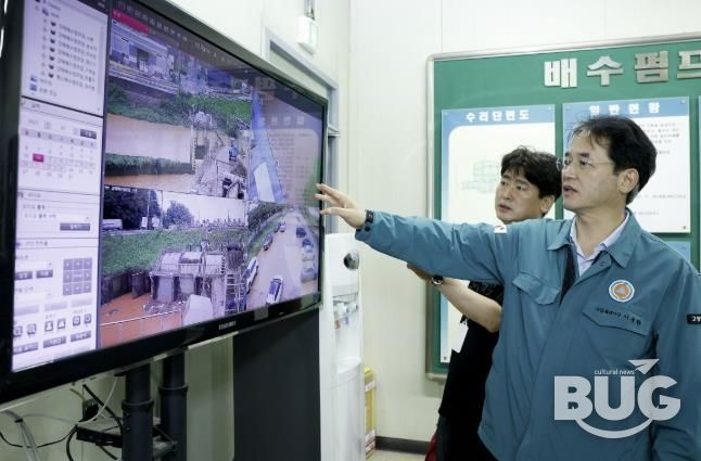 지난 8월 강매배수펌프장 현장점검 중인 이동환 고양특례시장