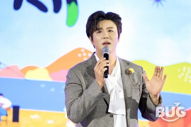 창원시 트롯천재 진해성, 해군장병지원사업에 500만 원 기부