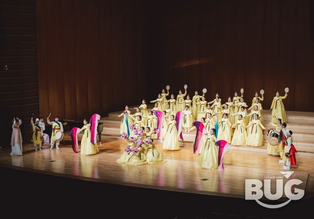 나주시립소년소녀합창단이 제21회 부산국제합창제에서 청소년 부문 3위와 금상을 수상했다. 사진은 부산국제합창제 경연대회에서 공연을 하는 나주시립소년소녀합창단 모습.