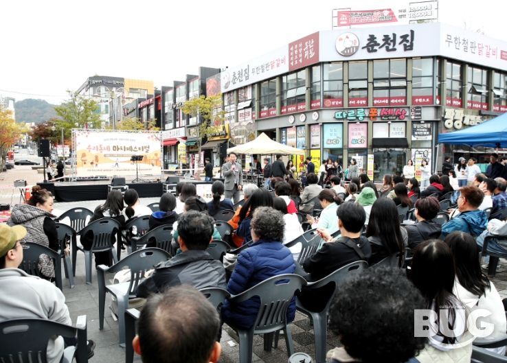서철모 서구청장이 우리동네 마치페스티벌 행사에서 인사를 전하고 있다